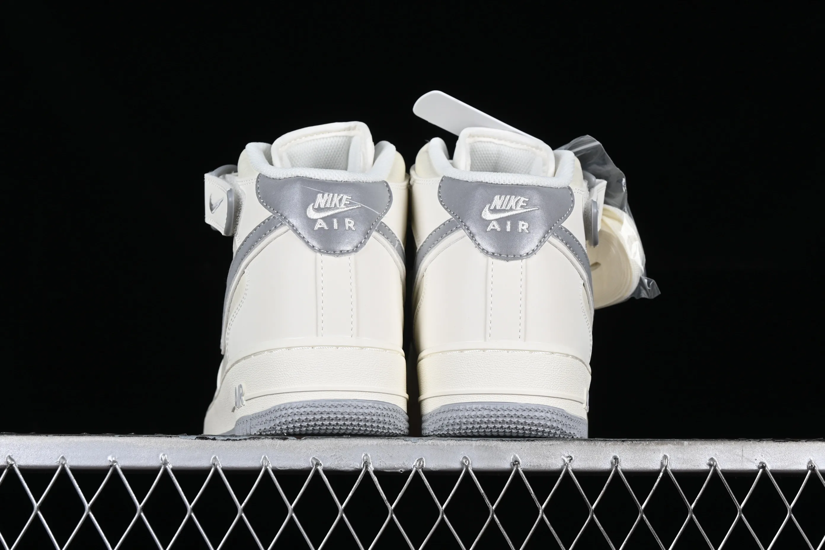 All categories Nk Air Force 1 Air Force series Nk Air Force 1 Mid Air Force mid-top Nk Air Force 1'07 Mid beige gray hook Starry Air Force One mid-top casual sneakers SH0235-522